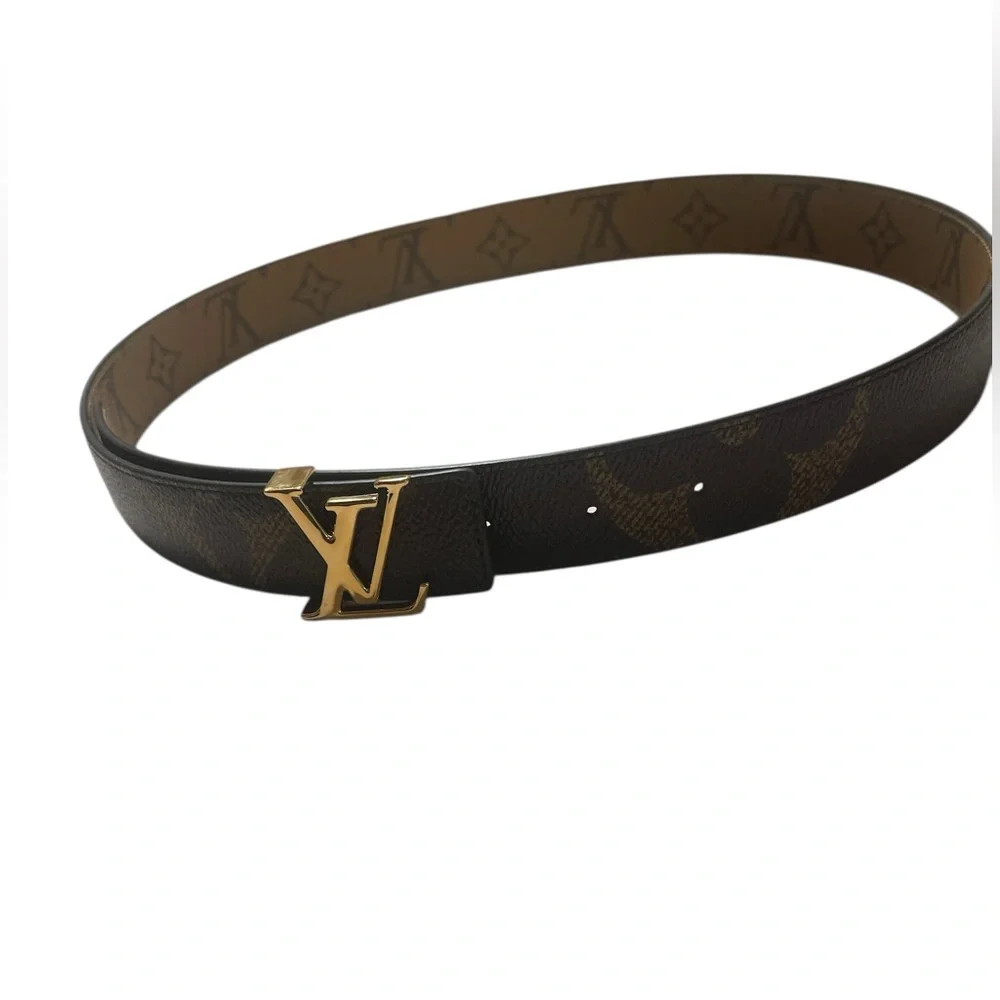 Louis Vuitton 30mm Reversible Belt with Signature LV Buckle - Picture 3 of 6
